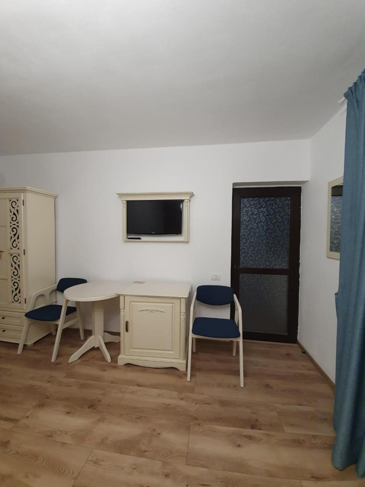 Pensiunea Iasmina Si Pescarul Călimăneşti Exterior foto