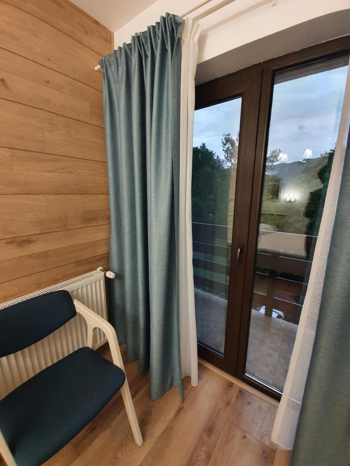 Pensiunea Iasmina Si Pescarul Călimăneşti Exterior foto